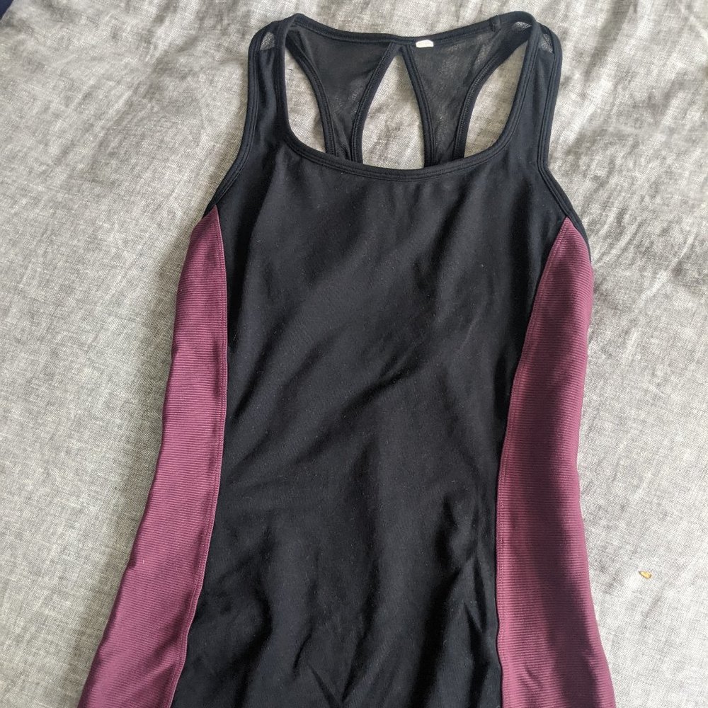LAST CHANCE: EUC Lucy Activewear sports top